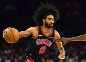 Un Coby White de récord anota 7 triples en el último cuarto