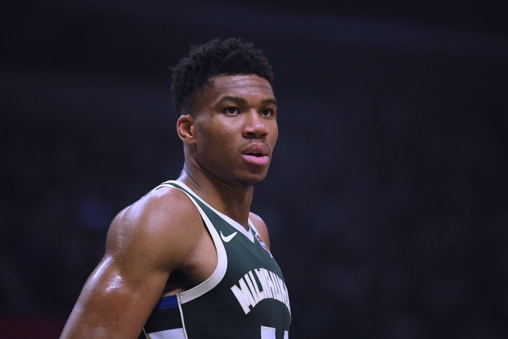 Los Bucks y Antetokounmpo mantienen el pulso en el Este