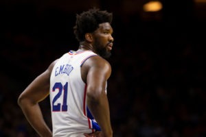 Los 76ers asaltan el Madison liderados por Joel Embiid