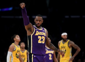 Los Lakers, sin ningún tipo de problema ante los Warriors