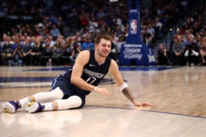 Los Mavericks pulverizan a los Warriors con otro triple-doble de Doncic