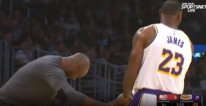 LeBron, sobre la visita de Kobe para verle jugar: “Es irreal. Crecí admirándolo”