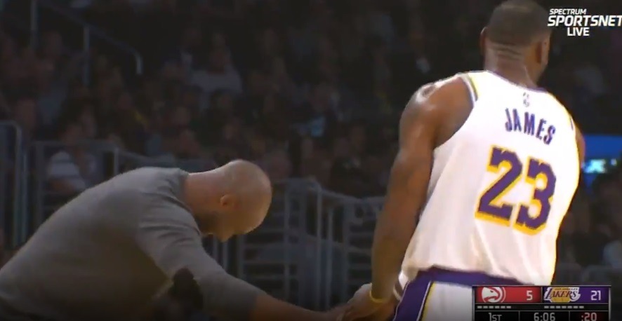 LeBron, sobre la visita de Kobe para verle jugar: “Es irreal. Crecí admirándolo”