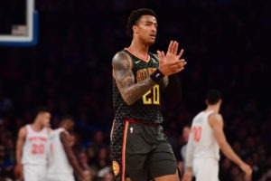 John Collins vuelve con 27 puntos tras cumplir su suspensión de 25 partidos