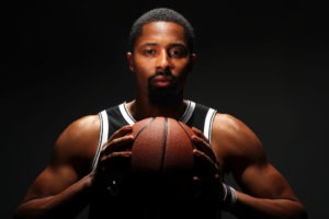 El debate: ¿qué hacer con Dinwiddie al regreso de Kyrie Irving?