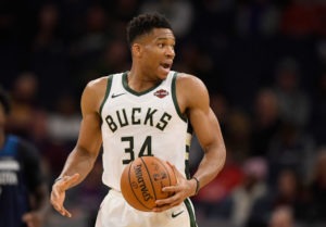 Antetokounmpo fue baja ante los Hawks por problemas de espalda