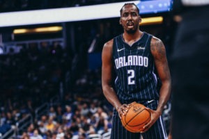 Aminu sufre una lesión de rodilla y será baja de forma indefinida