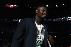 Los Pelicans están enseñando a Williamson a andar y correr de manera diferente
