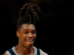 Debacle de Houston y victoria polémica de los Spurs tras dos prórrogas