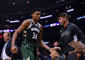 Los Bucks se llevan el duelo ante los Lakers y lideran la NBA en solitario