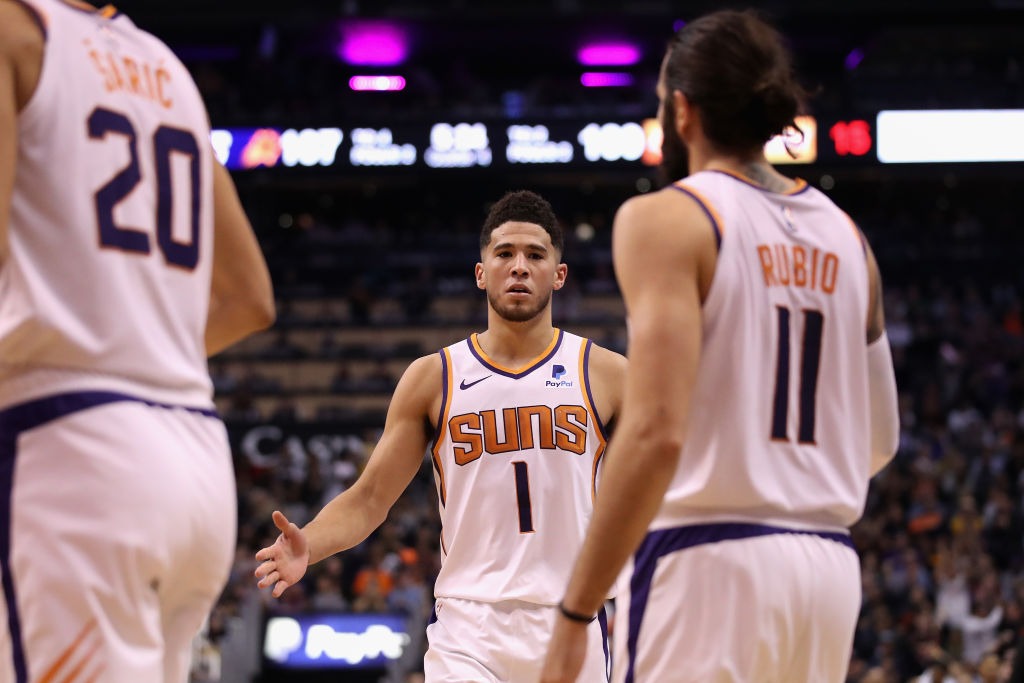Booker y Lonzo brillan en la victoria de Suns en Nueva Orleans