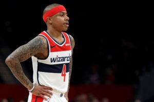 Isaiah Thomas, expulsado tras confrontar a un aficionado en Philadelphia