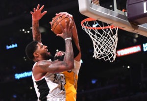 Los Clippers remontan y vencen en el derbi navideño ante los Lakers