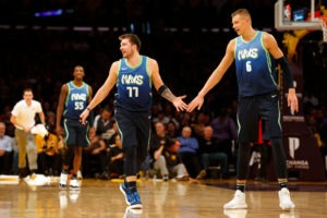 Los Mavs asaltan el Staples Center y acaban con la racha de los Lakers