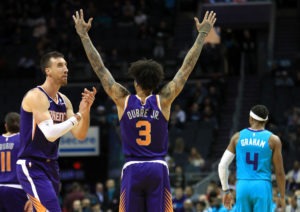 Kelly Oubre Jr. lidera la remontada de los Suns en Charlotte