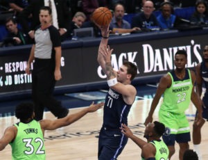 Los Mavericks prolongan su buena racha derrotando a los Timberwolves