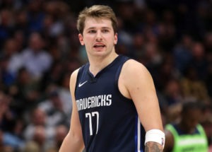 Doncic supera a Jordan con 19 partidos consecutivos de 20-5-5