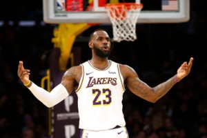 Los Lakers rompen el invicto de los Heat como locales