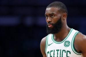 Boston abre la jornada de Navidad conquistando Toronto