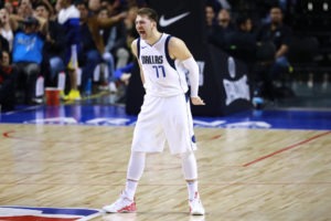 Luka Doncic regresa con victoria ante San Antonio