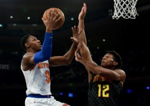 27 puntos de R.J. Barrett para barrer a los Hawks