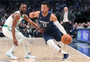 Un gran Kemba Walker sella el triunfo de los Celtics en Dallas