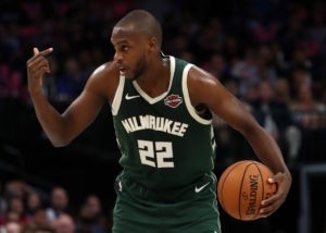 Genial Khris Middleton: 51 puntos y nueva victoria de los Bucks