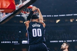 Aaron Gordon logra la canasta ganadora para Orlando