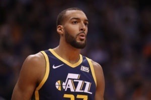 Los Jazz mantienen su buena racha tras ganar en Chicago