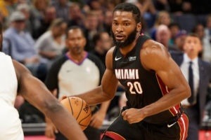 Persisten los problemas de espalda de Justise Winslow