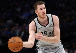 Atlanta también se fija en Jakob Poeltl para reforzar su puesto de pívot