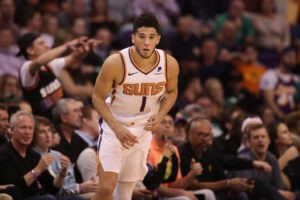 Los Suns se imponen a los Knicks con 38 puntos de Devin Booker