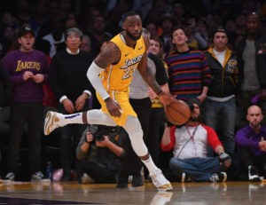 Los Lakers ganan a Phoenix gracias a un demoledor primer cuarto