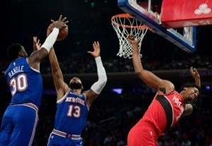 Marcus Morris y Julius Randle guían el triunfo en Cleveland