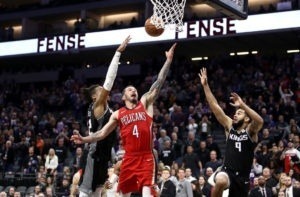 J.J. Redick anota la canasta del triunfo ante los Kings