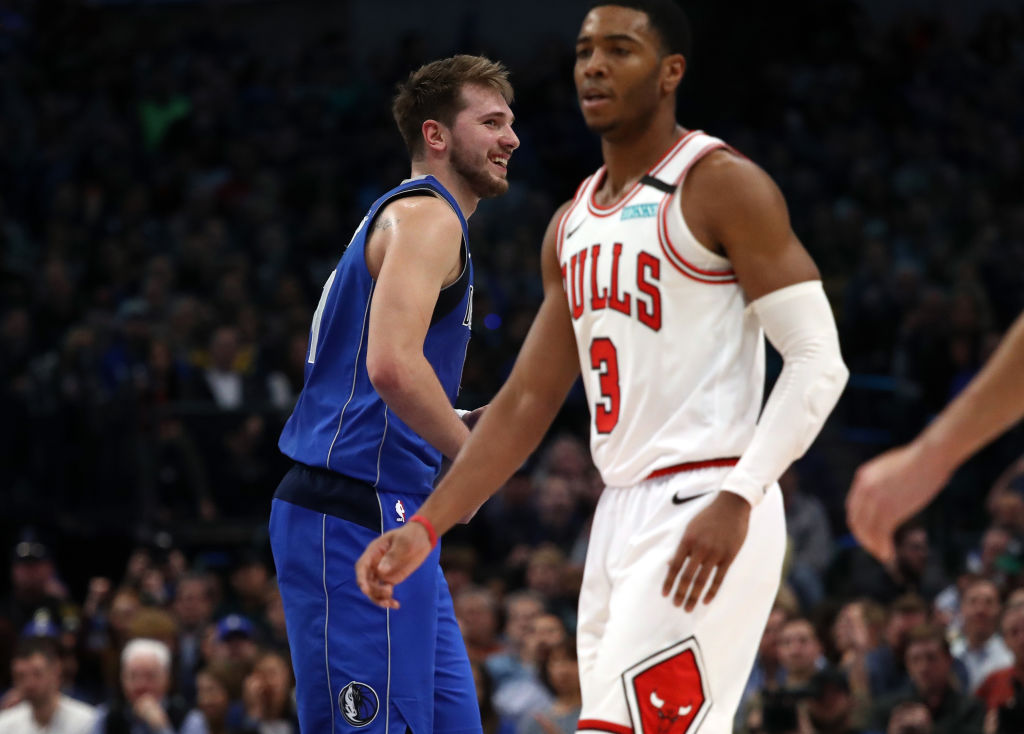 Luka Doncic sigue sonriendo a ritmo de triple-doble