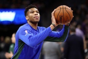 Antetokounmpo anota 37 puntos en solo 21 minutos