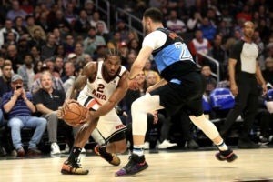 Leonard destroza a Cleveland con 43 puntos en tres cuartos