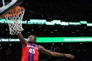 Detroit asalta Boston con 24 puntos del novato Sekou Doumbouya