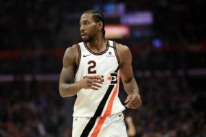 Kawhi Leonard logra el primer triple-doble de su carrera