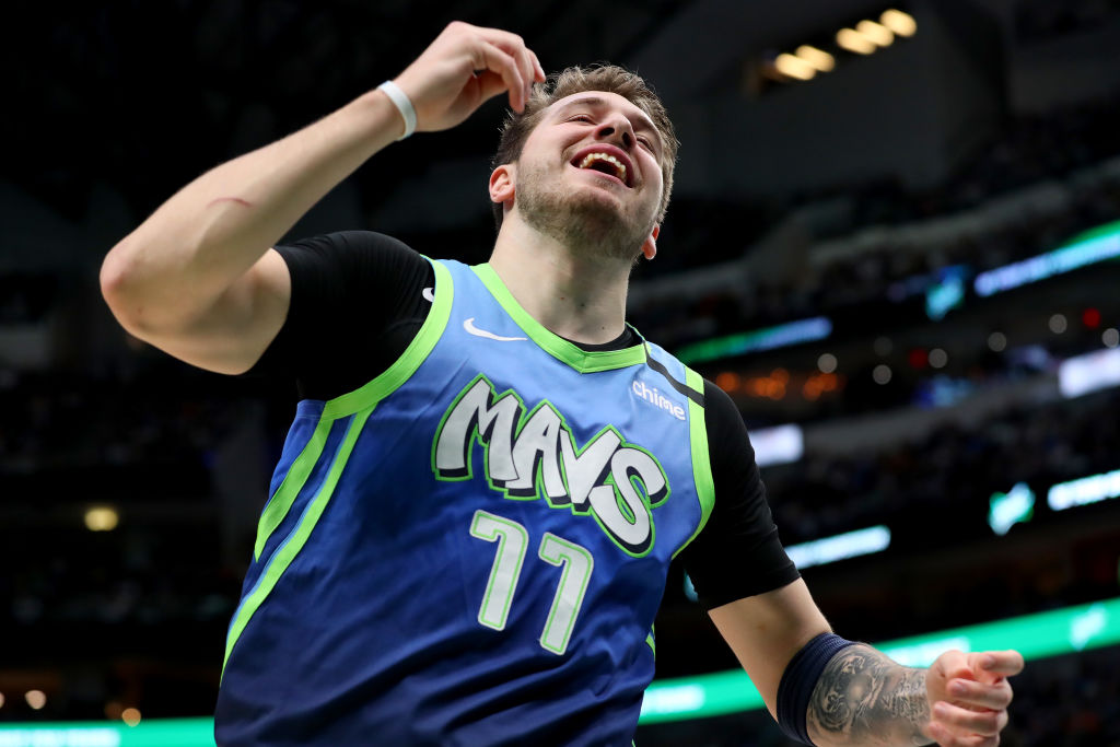 Luka Doncic clava ocho triples para acabar con Portland