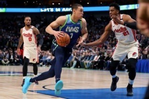 Dwight Powell sufre una lesión en el tendón de Aquiles