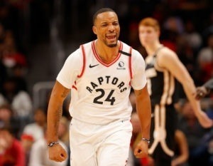 Los Raptors asaltan Atlanta en un partido trampa