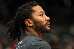 Detroit, dispuesto a traspasar a Derrick Rose a cambio de una primera ronda