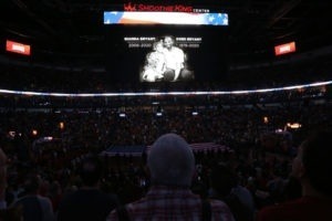 Noche de homenajes a Kobe Bryant en los pabellones NBA