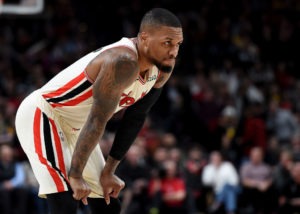 Polémico final: tapón ilegal de Gobert a Lillard que los árbitros no pitan