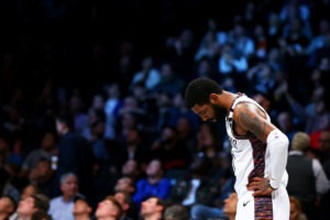 Kyrie Irving sufre un esguince en su rodilla derecha
