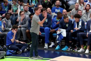 Mark Cuban estalla contra el arbitraje: "Cuando crees que ya no puede ser peor, te sorprenden"