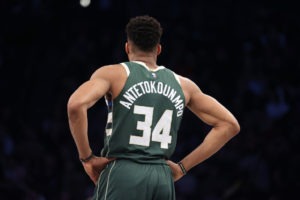 Los Bucks no dan opción a Phoenix y se reencuentran con la victoria