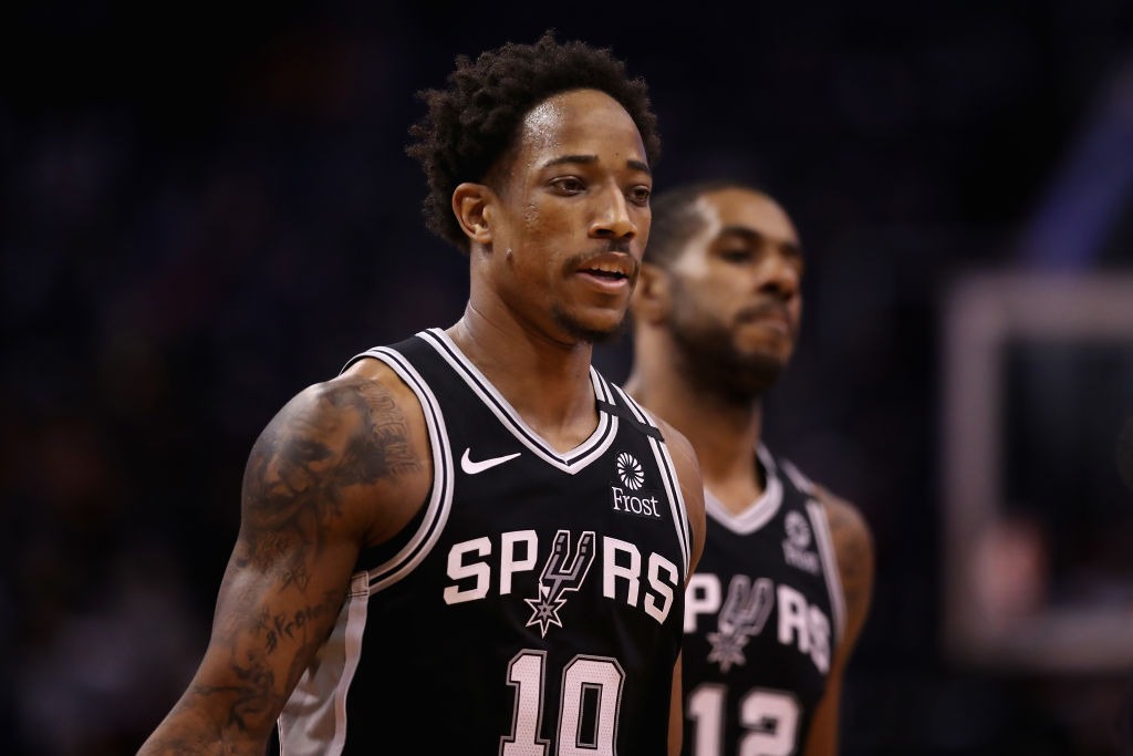 Los Spurs remontan 19 puntos para tumbar a los Hornets